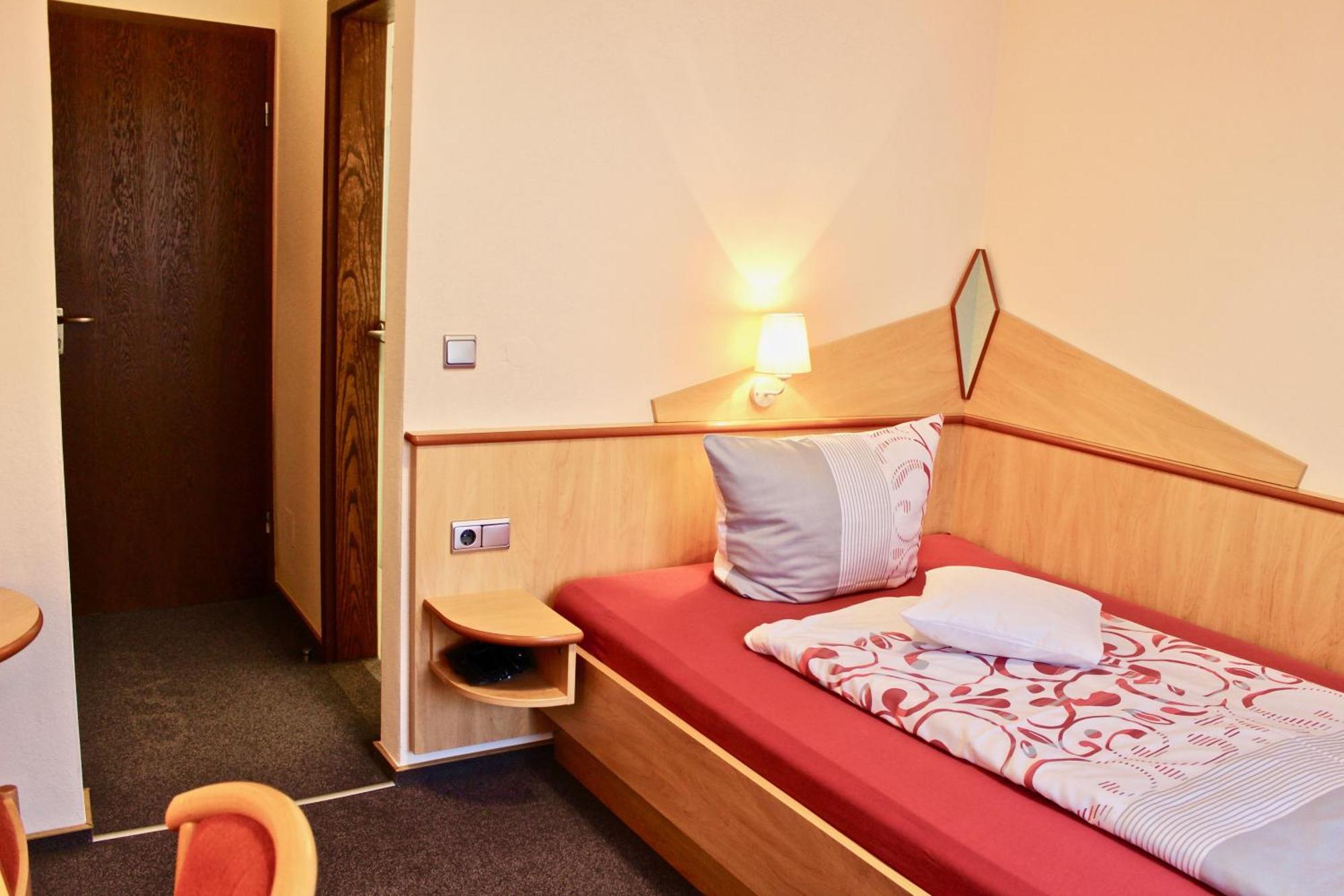 Zum Schwarzen Baeren Hotel Vohenstrauss Exterior foto