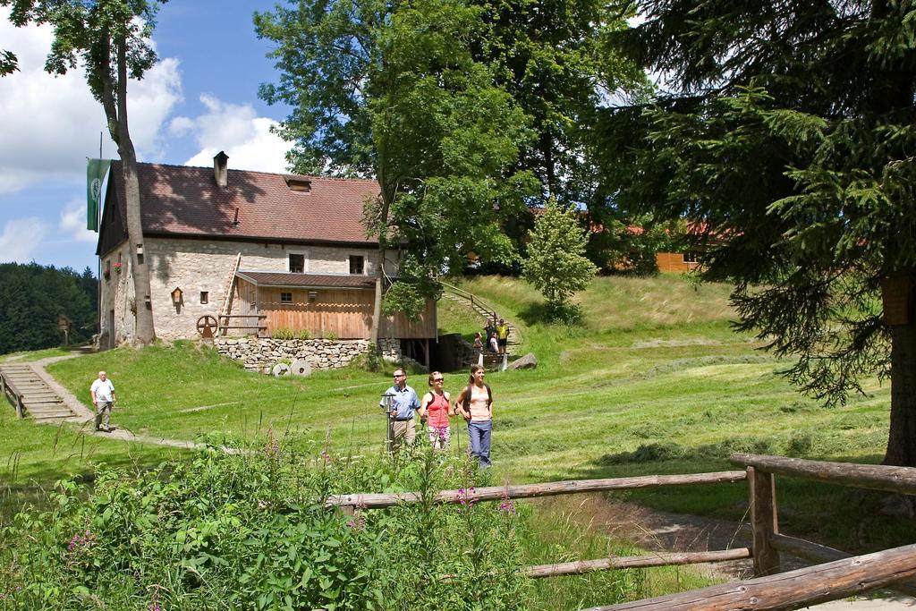 Zum Schwarzen Baeren Hotel Vohenstrauss Exterior foto